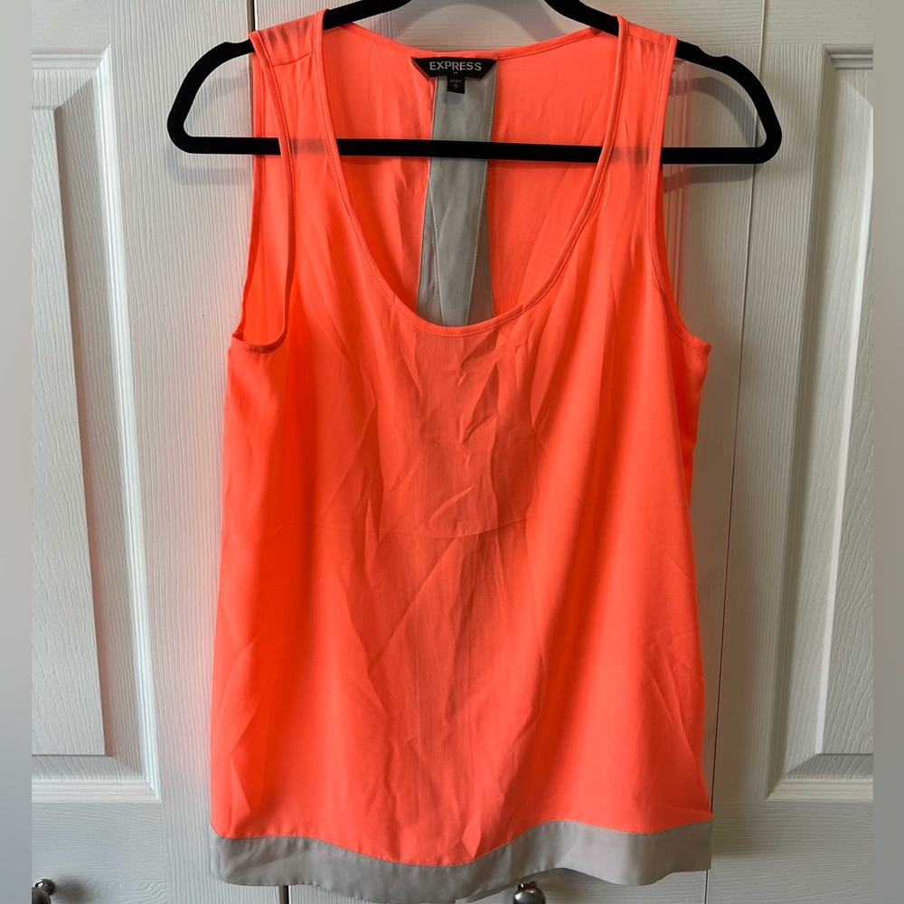 Express split back top - Picture 3 of 3